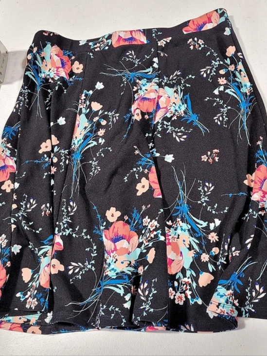 Sami & Jo Dresses & Skirts - Sami & Jo Floral A-Line Skirt in Black & Pink